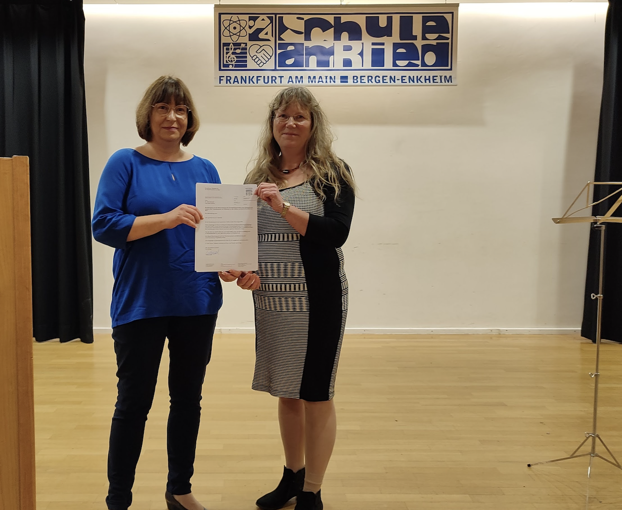 Frau Dr. Elke Schmidt ist neue Schulleiterin der Schule am Ried ...