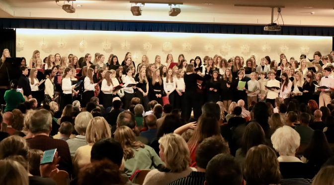 Von Jingle Bell Rock bis Mendelssohn – Weihnachtlicher Musikzauber an der SaR