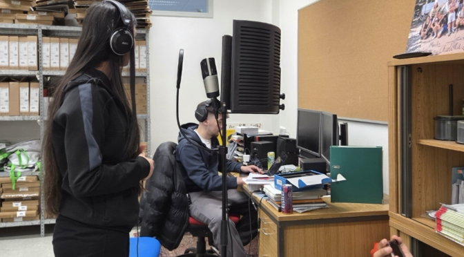 Wenn Schule zum Tonstudio wird: Songworkshop begeistert Hauptschulklasse H8