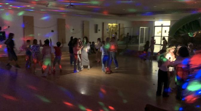 Unterstufenparty 2026: Tropische Stimmung in der Aula
